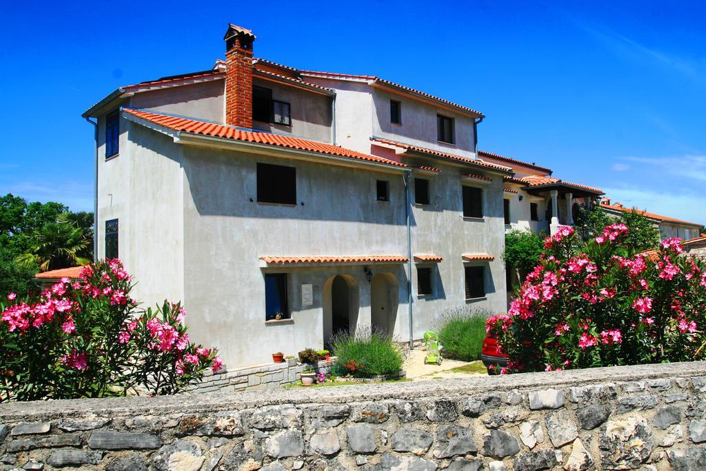 Korsa Apartment Sveti Lovreč Pazenatički Екстериор снимка