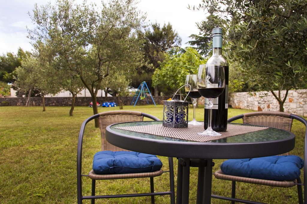 Korsa Apartment Sveti Lovreč Pazenatički Екстериор снимка